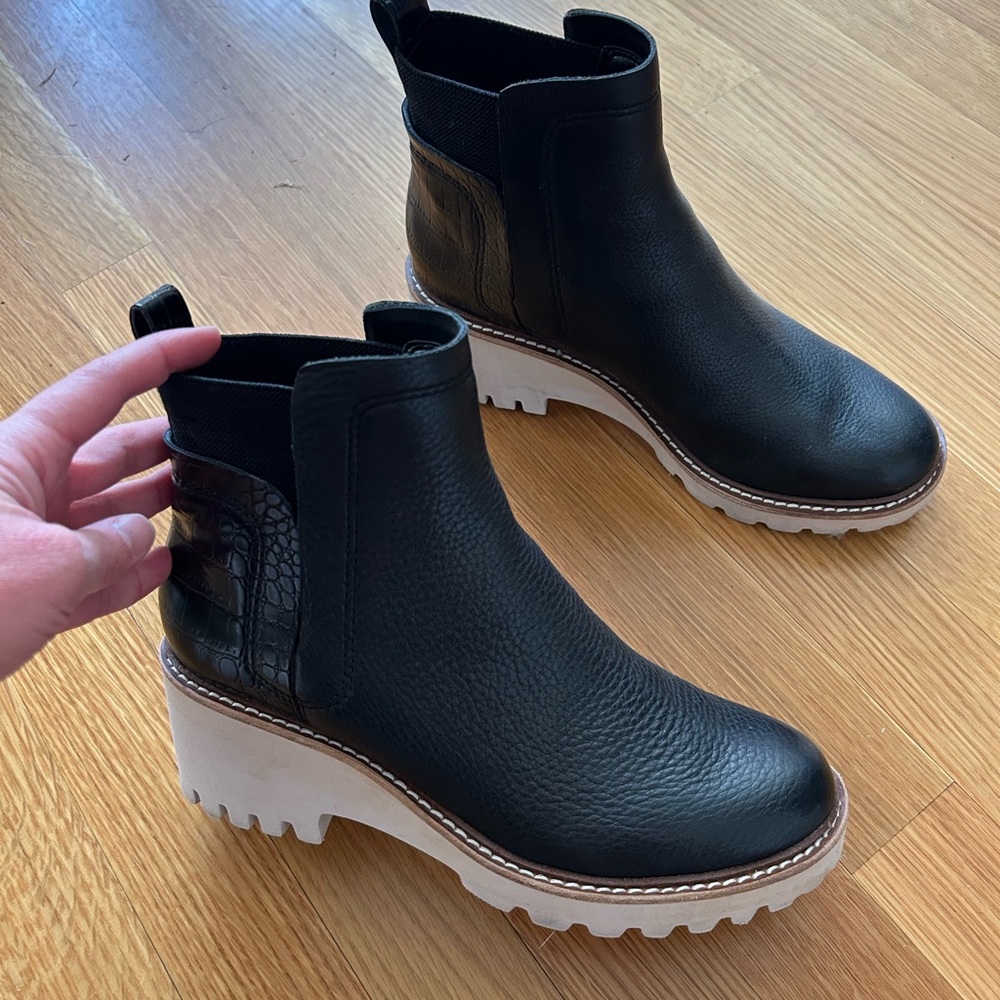 Dolce Vita Huey size 6.5 black leather booties